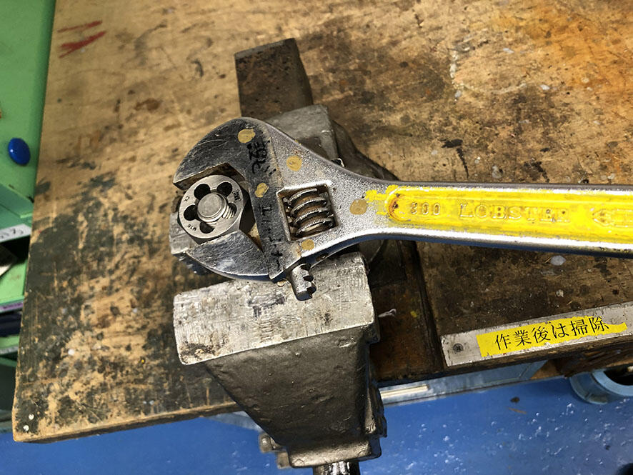 2504_bolt_03.jpg