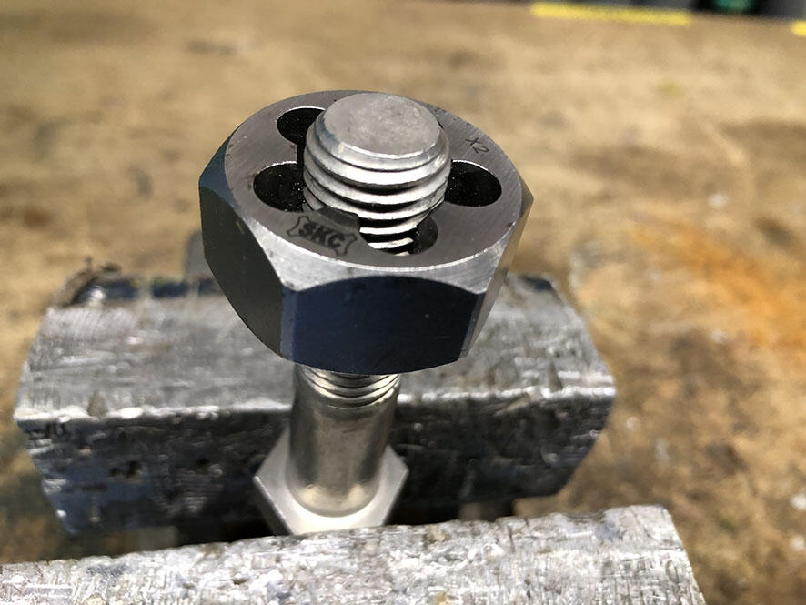 2504_bolt_04.jpg